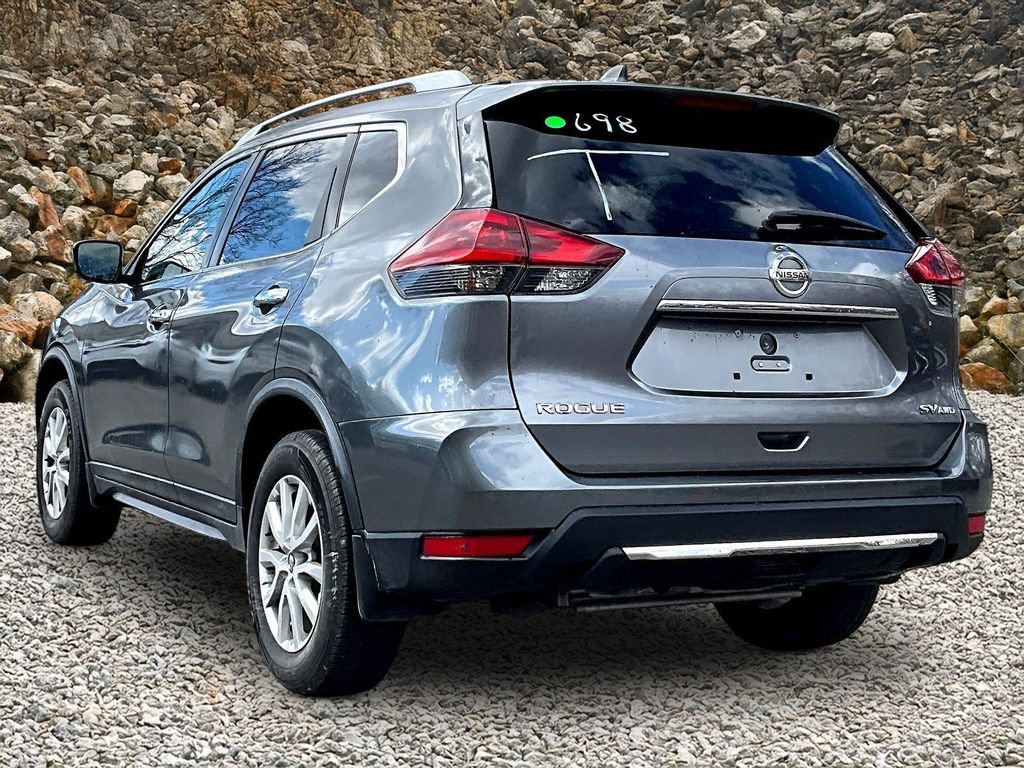 Used 2018 Nissan Rogue SV image 11