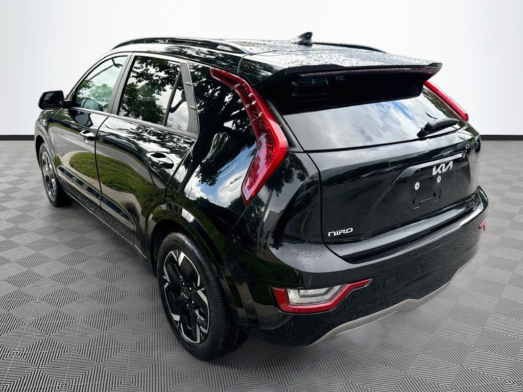 Used 2023 Kia Niro Wave w/ Wave Preserve Package FWD image 8