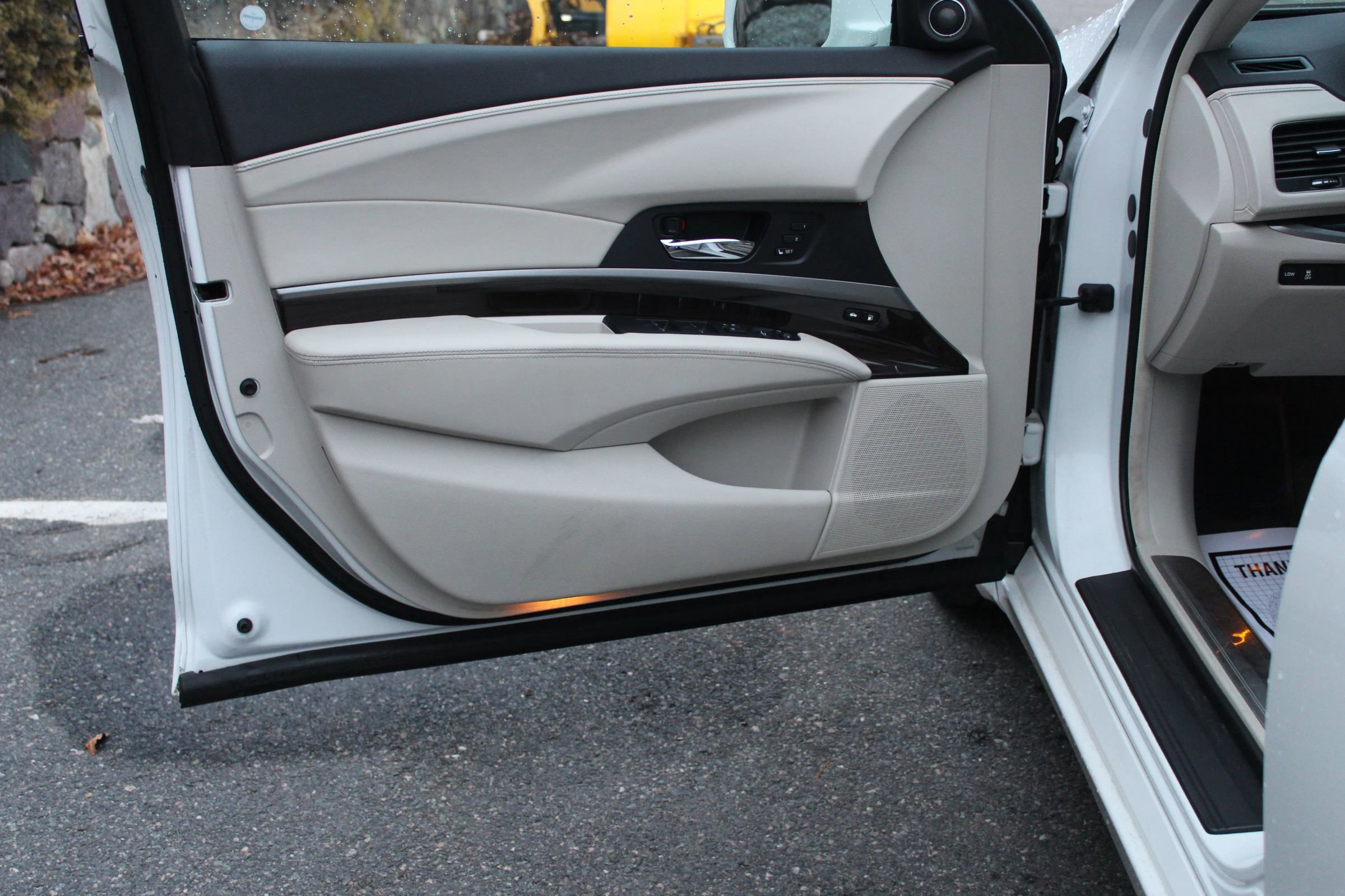 Used 2015 Acura RLX w/ Technology Package image 12