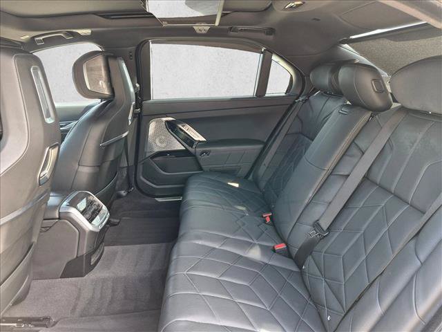 Certified 2024 BMW i7 eDrive50 w/ M Sport Package RWD image 21