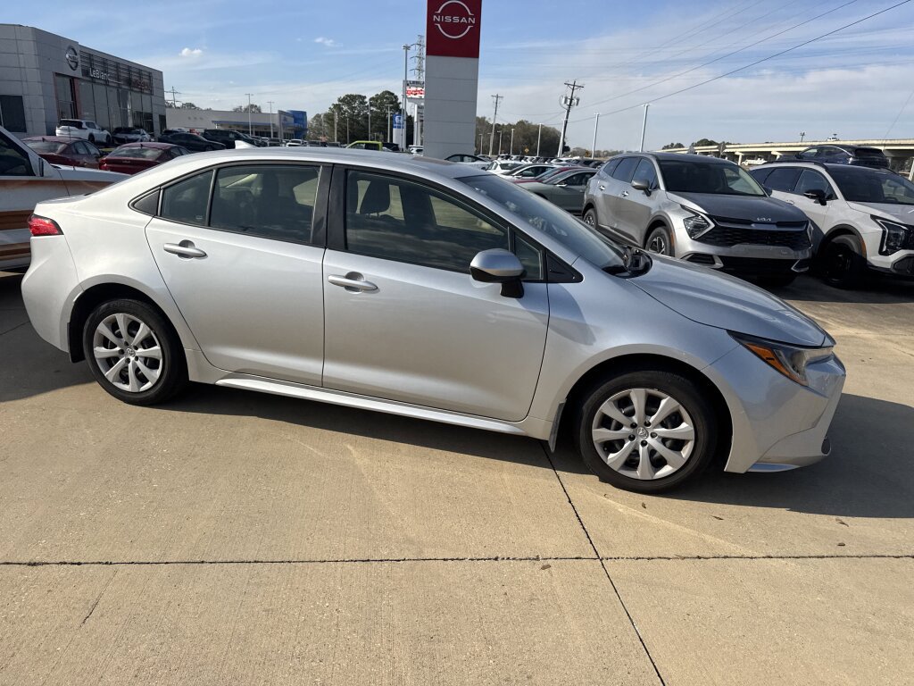Used 2022 Toyota Corolla LE image 12