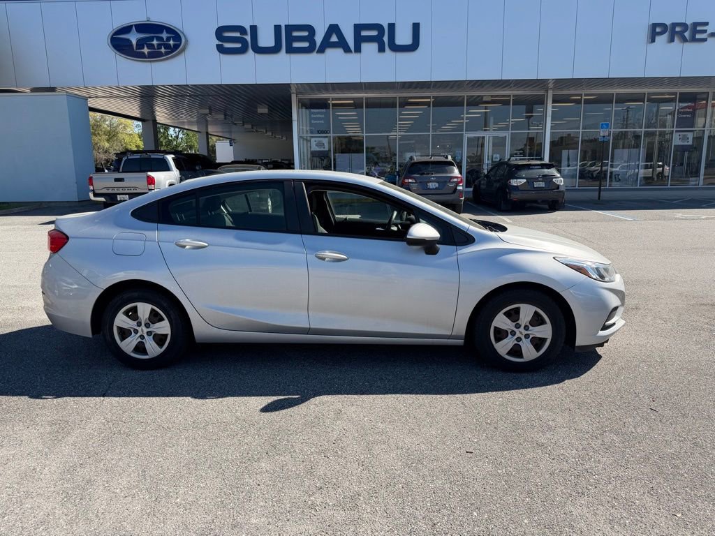 Used 2018 Chevrolet Cruze LS image 2
