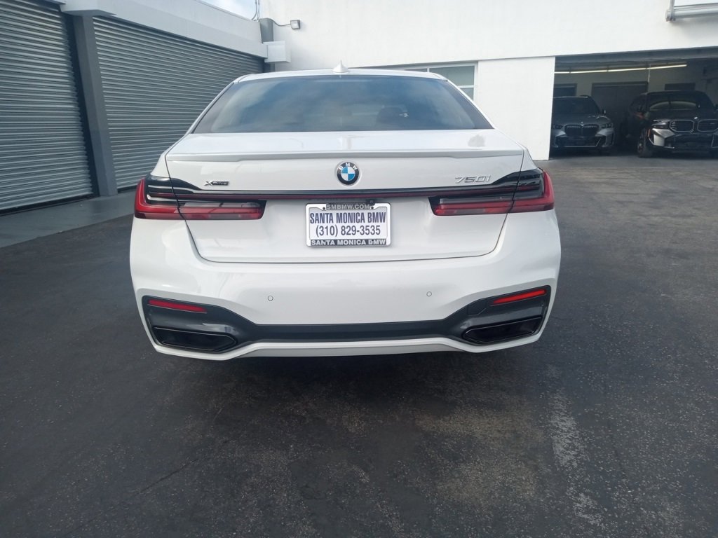 Used 2022 BMW 750i xDrive w/ Autobahn Package image 4