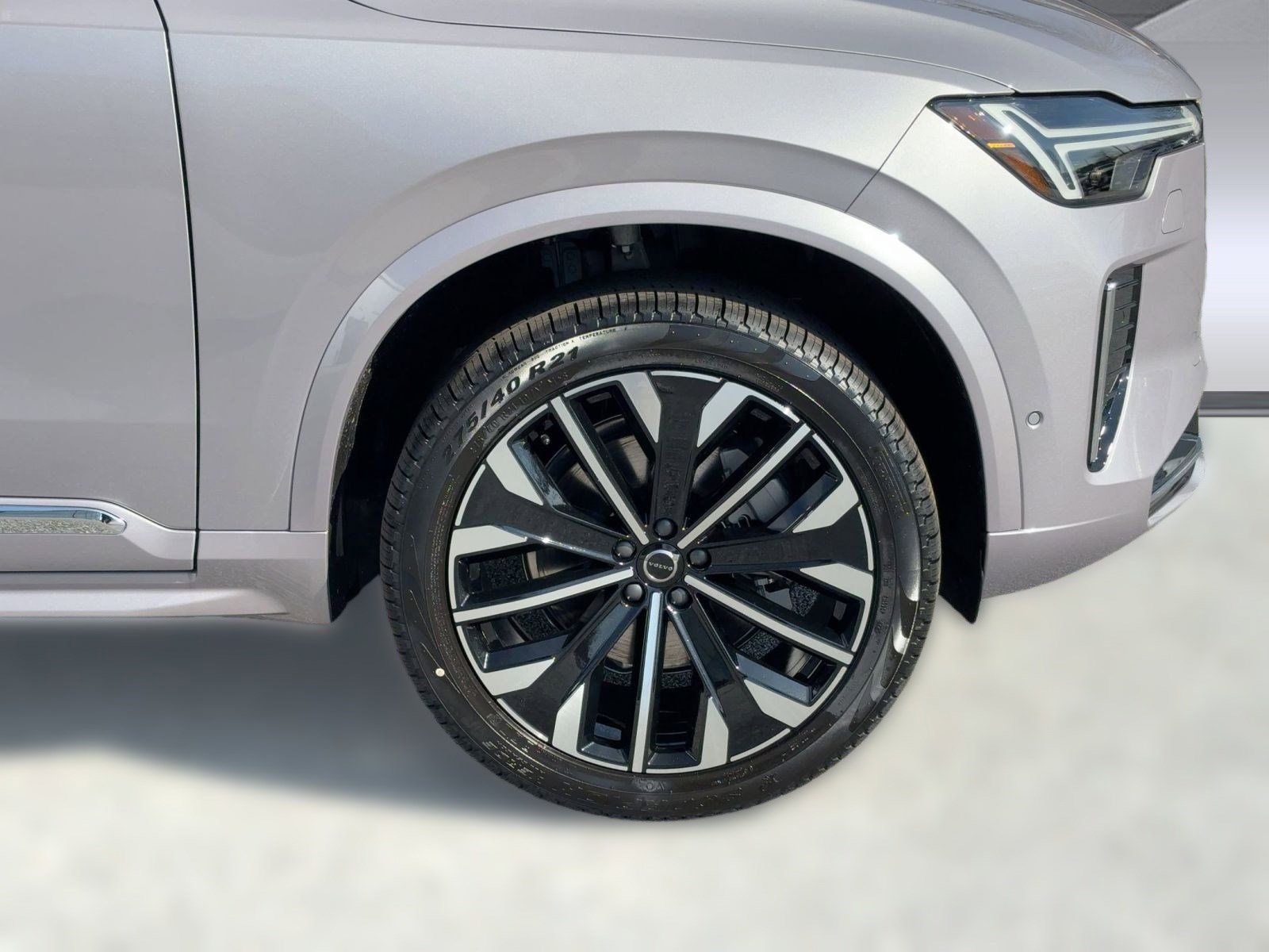 New 2026 Volvo XC90 B6 Plus w/ Protection Package Premier image 11