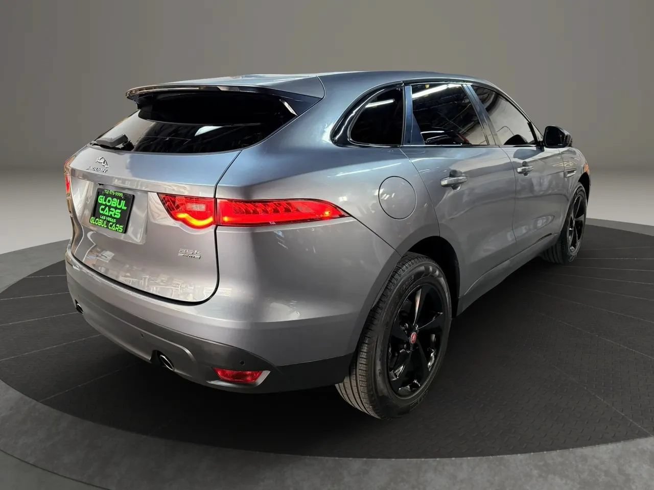 Used 2020 Jaguar F-PACE Premium AWD/4WD image 4