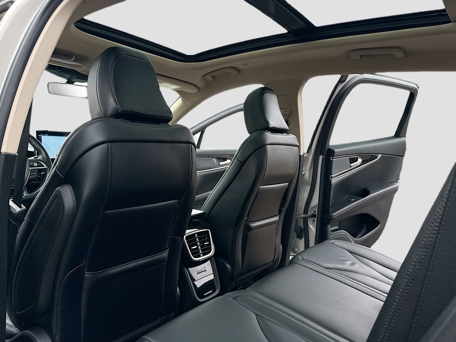 Used 2023 Lincoln Nautilus Reserve image 6