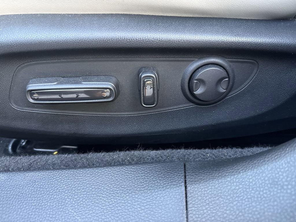 Used 2023 Honda Accord EX-L image 10