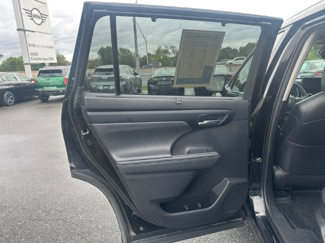 Used 2023 Toyota Highlander XLE AWD/4WD image 27