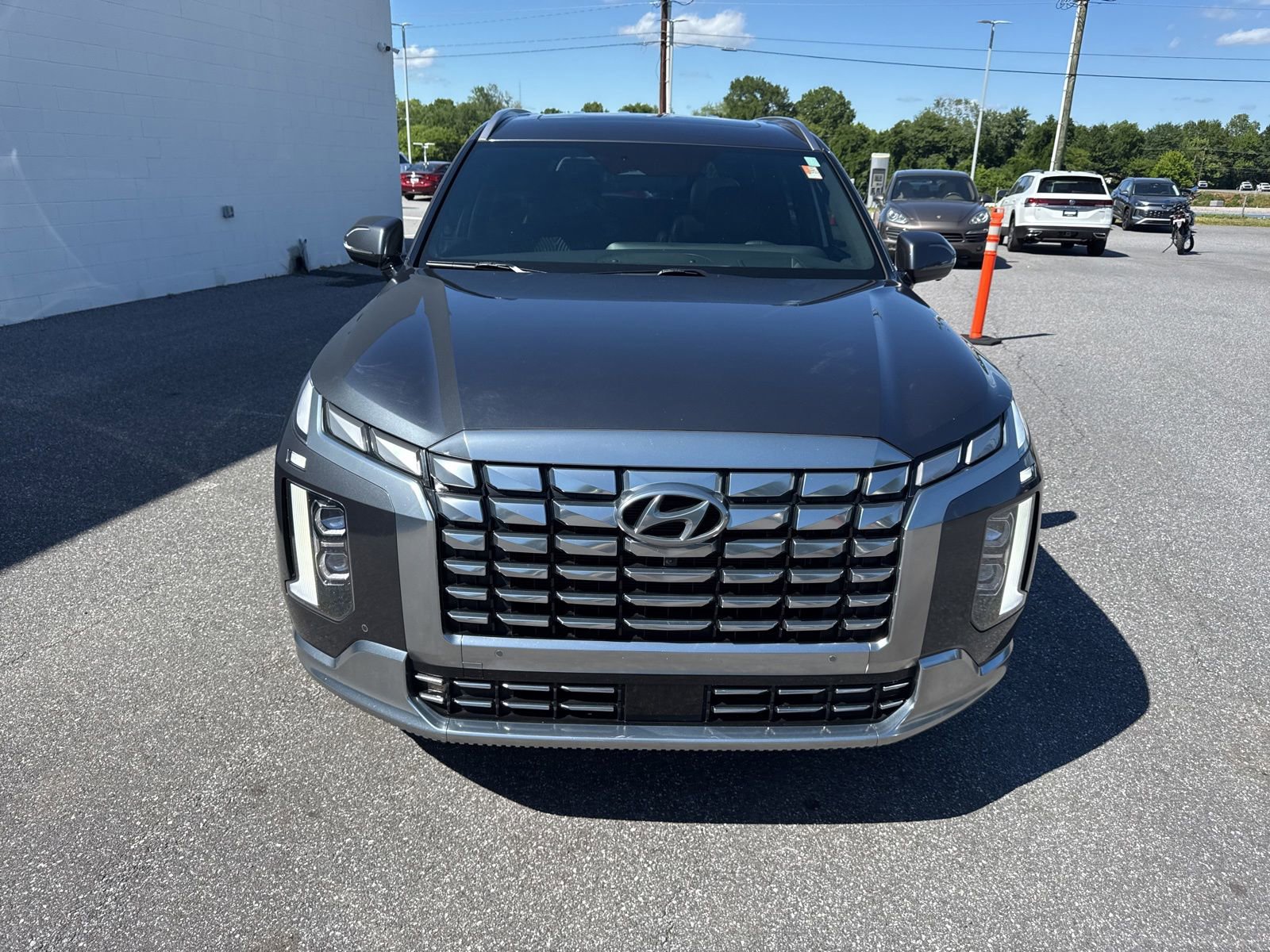 Used 2024 Hyundai Palisade Calligraphy FWD image 2