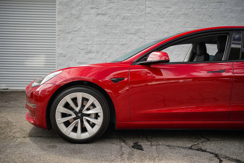 Used 2022 Tesla Model 3 Standard Range Plus image 11
