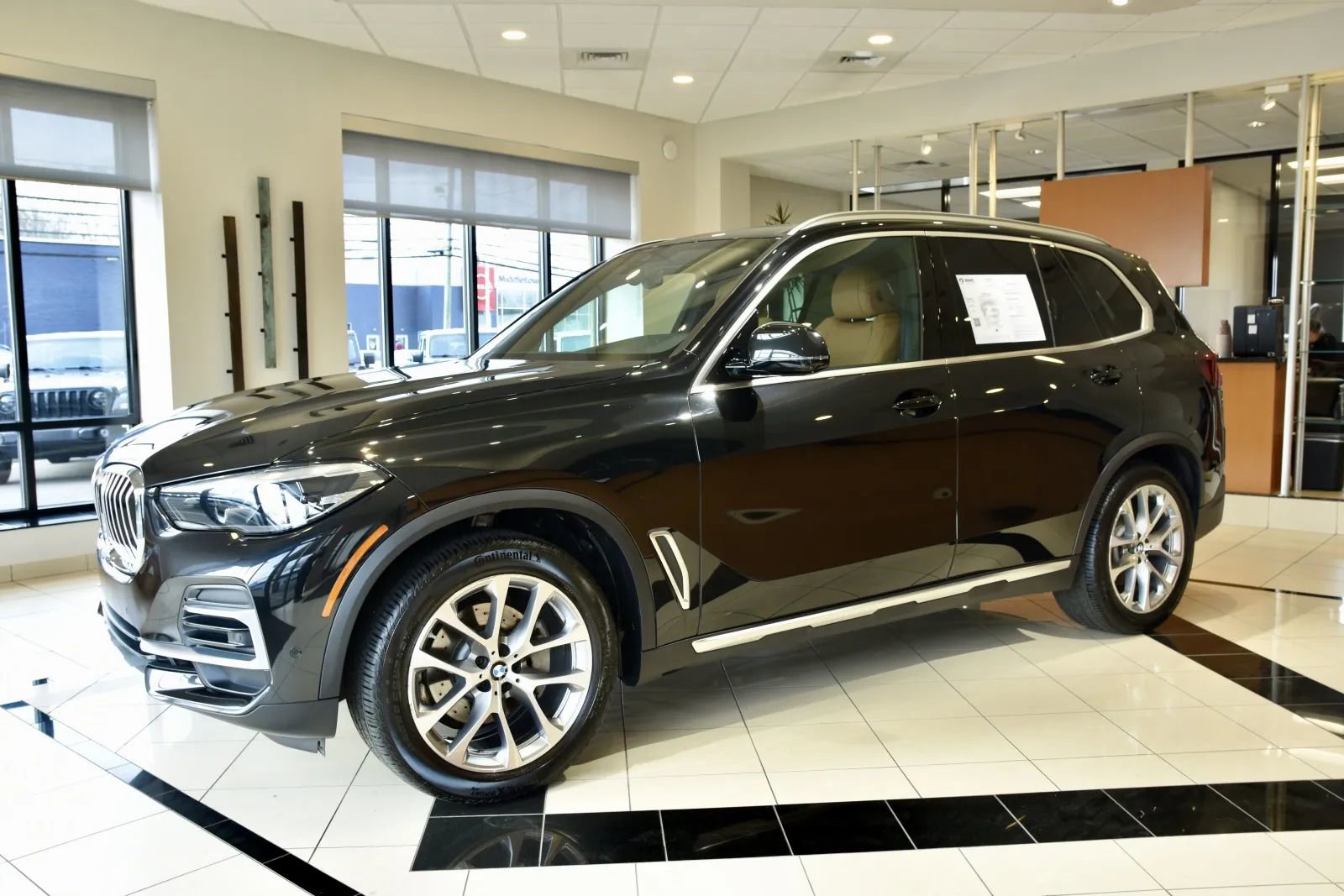 Used 2023 BMW X5 xDrive40i w/ Premium Package image 3