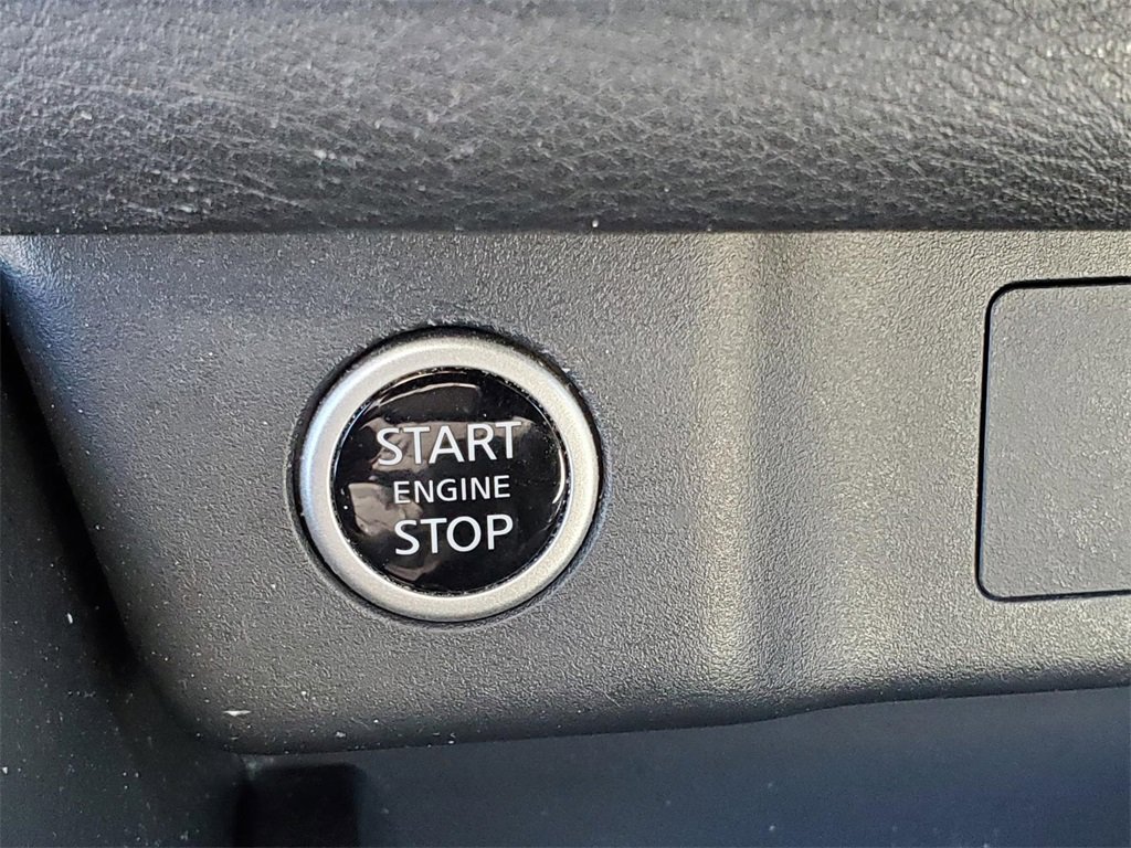 Certified 2023 Nissan Rogue SV image 31