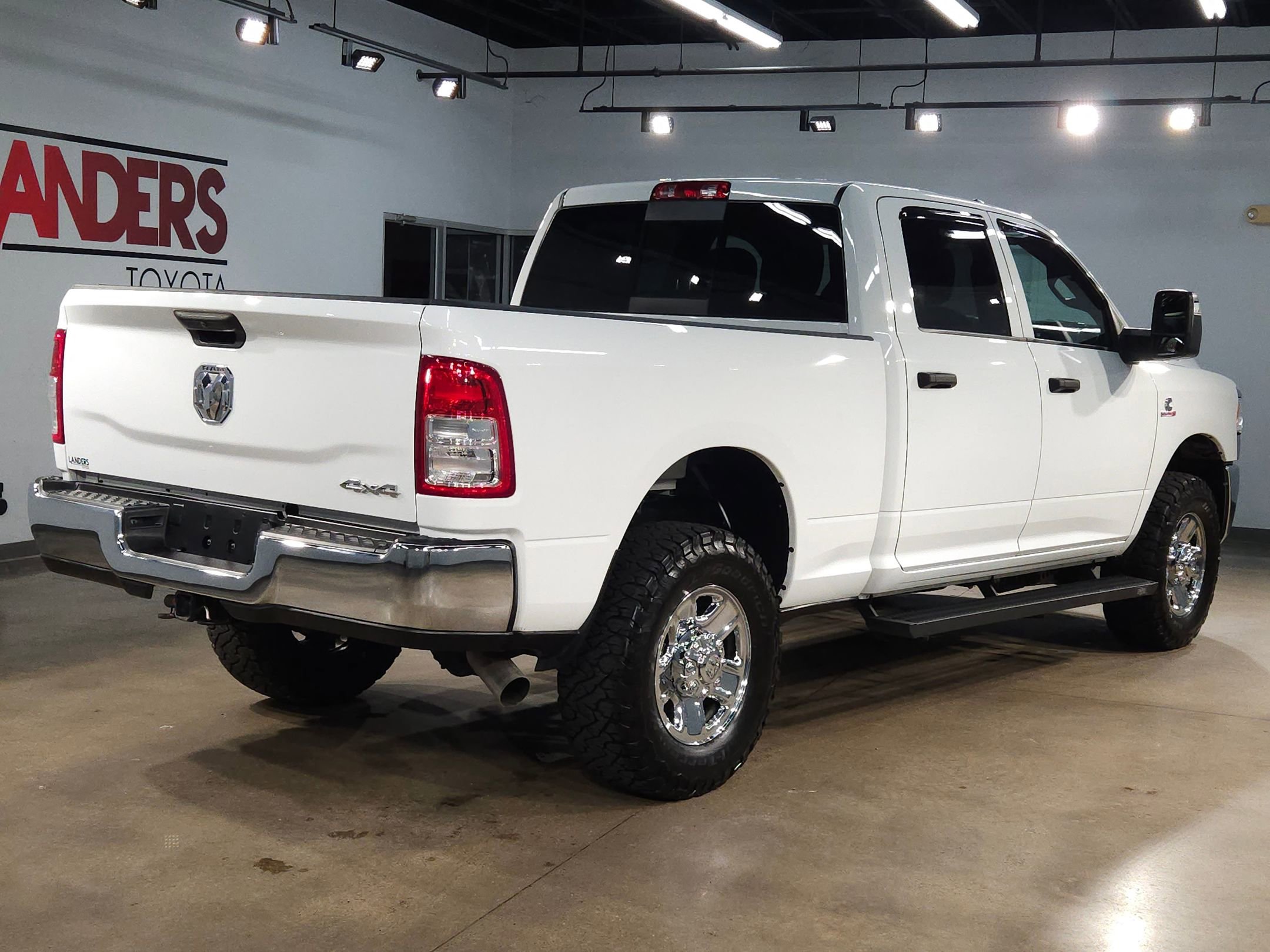 Used 2024 RAM 2500 Tradesman w/ Chrome Appearance Group image 7