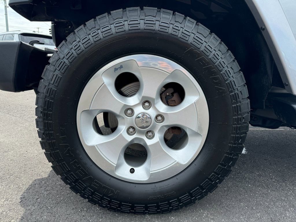 Used 2013 Jeep Wrangler Unlimited Sahara w/ Connectivity Group image 15