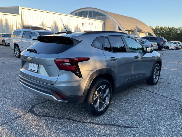 Used 2026 Chevrolet Trax LT FWD image 22