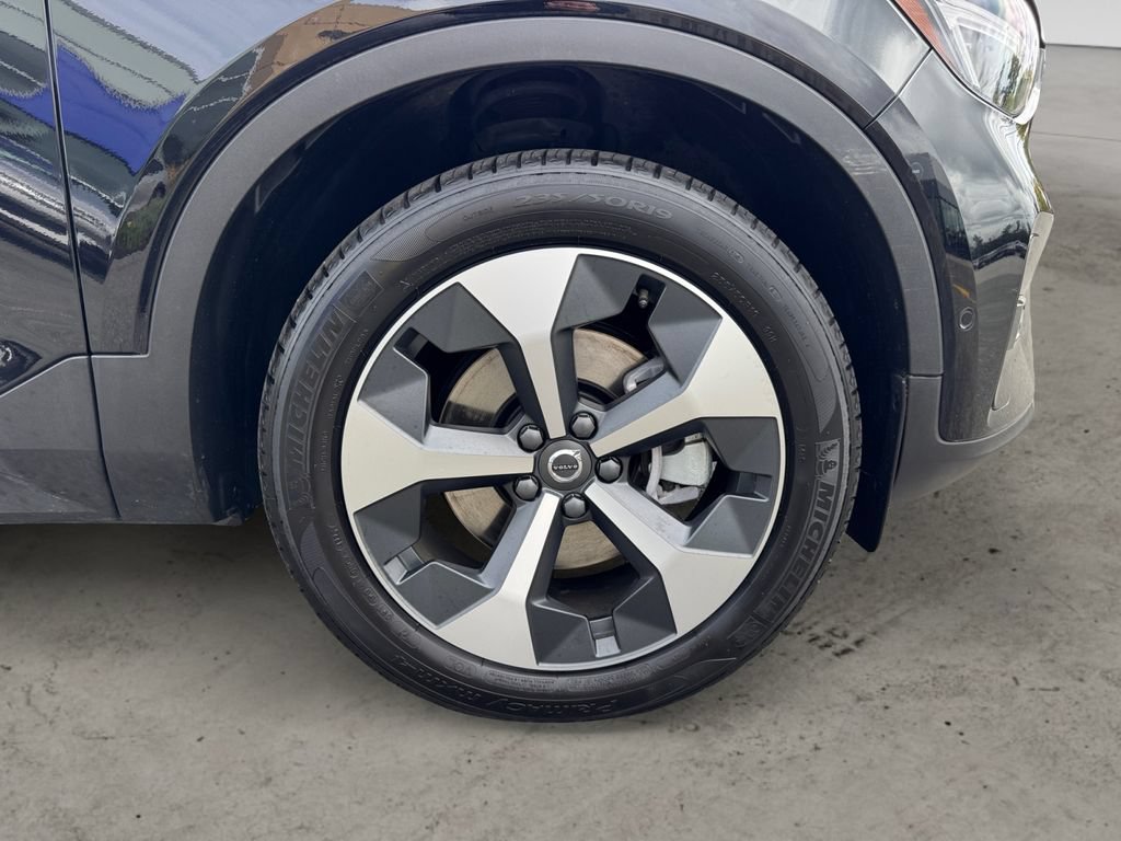 Certified 2026 Volvo XC40 B5 Plus AWD/4WD image 9