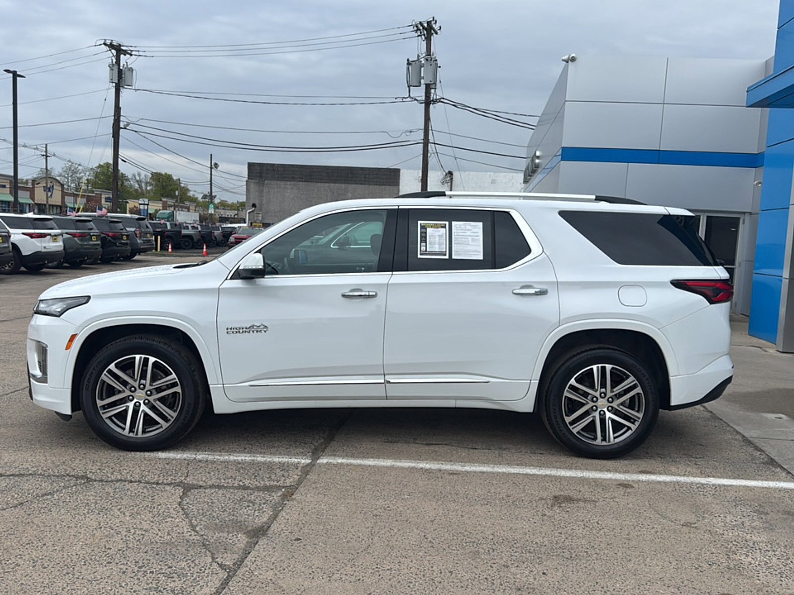 Used 2023 Chevrolet Traverse High Country FWD image 8
