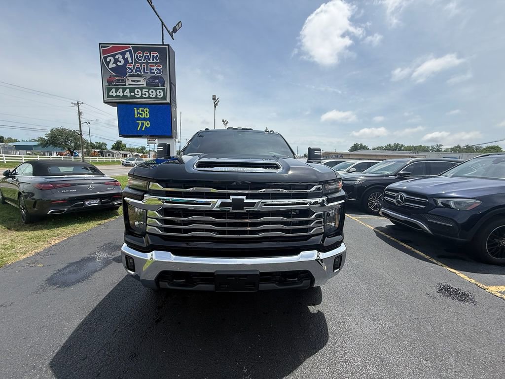 Used 2025 Chevrolet Silverado 3500 LT AWD/4WD image 9