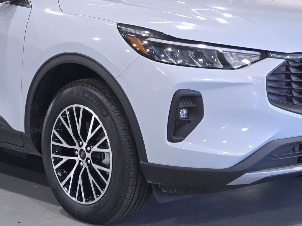 New 2025 Ford Escape SE w/ Class II Trailer Tow Package image 3