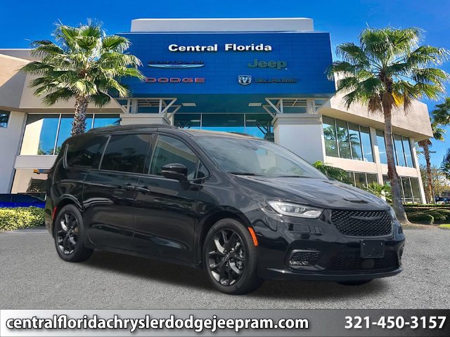 Used 2025 Chrysler Pacifica Limited FWD image 1