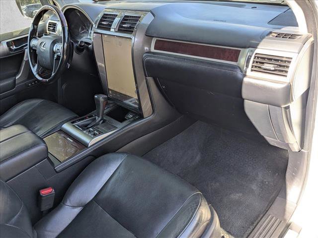 Used 2017 Lexus GX 460 Premium w/ Premium Package image 24