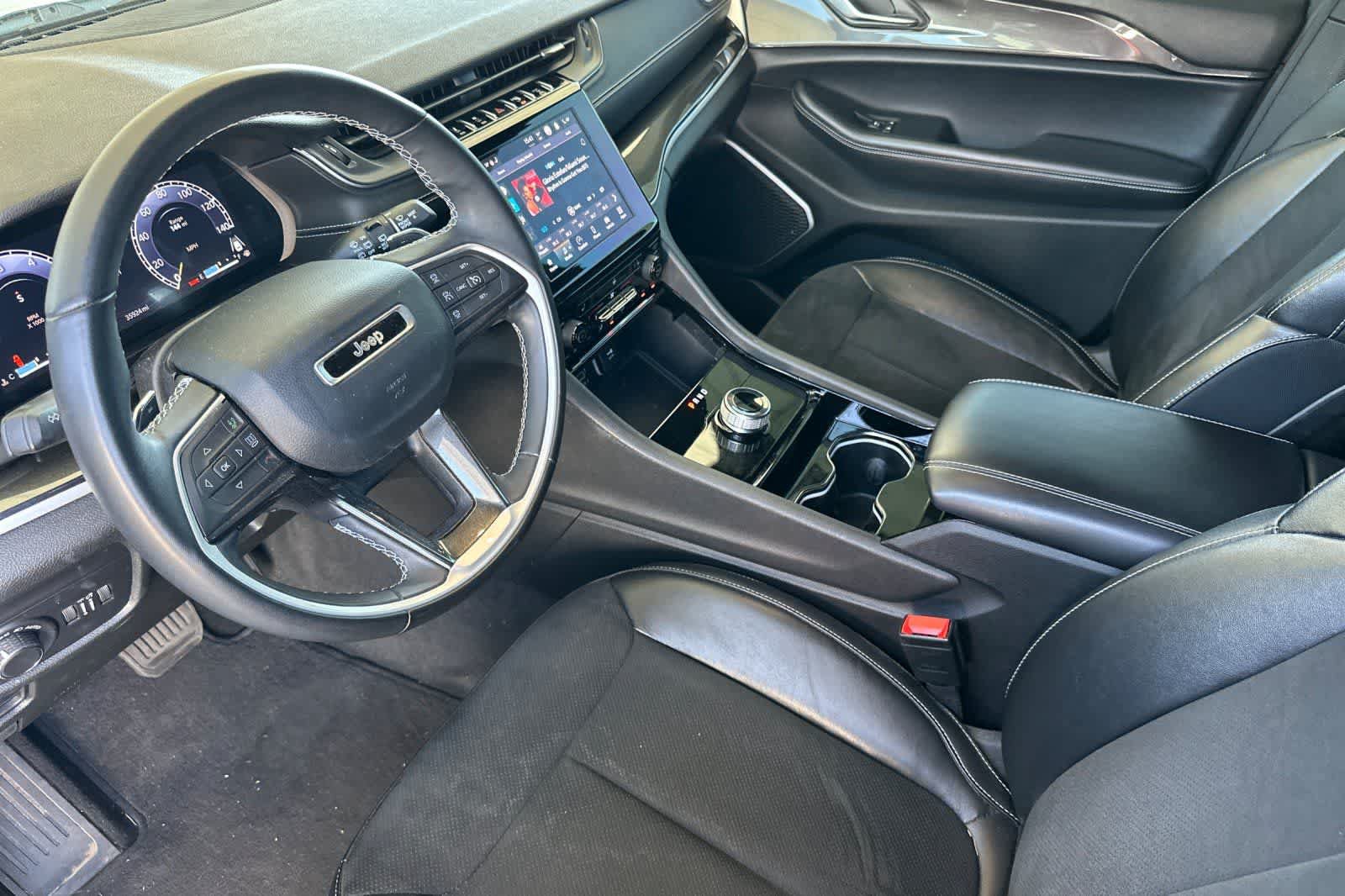 Used 2022 Jeep Grand Cherokee L Laredo RWD image 14