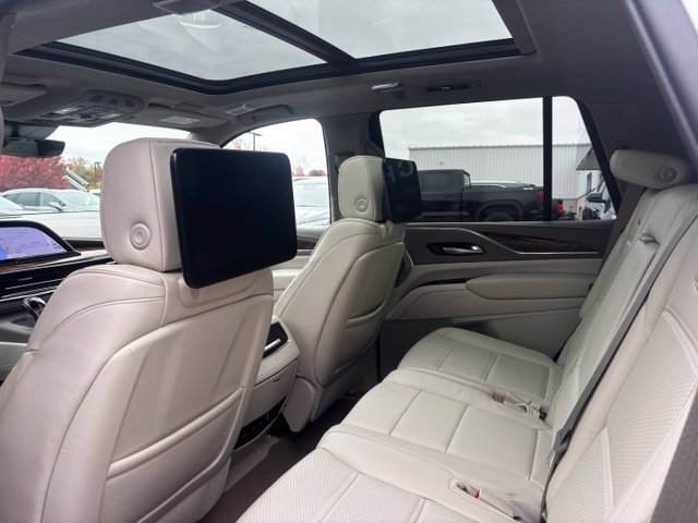Used 2023 Cadillac Escalade Premium Luxury Platinum AWD/4WD image 9