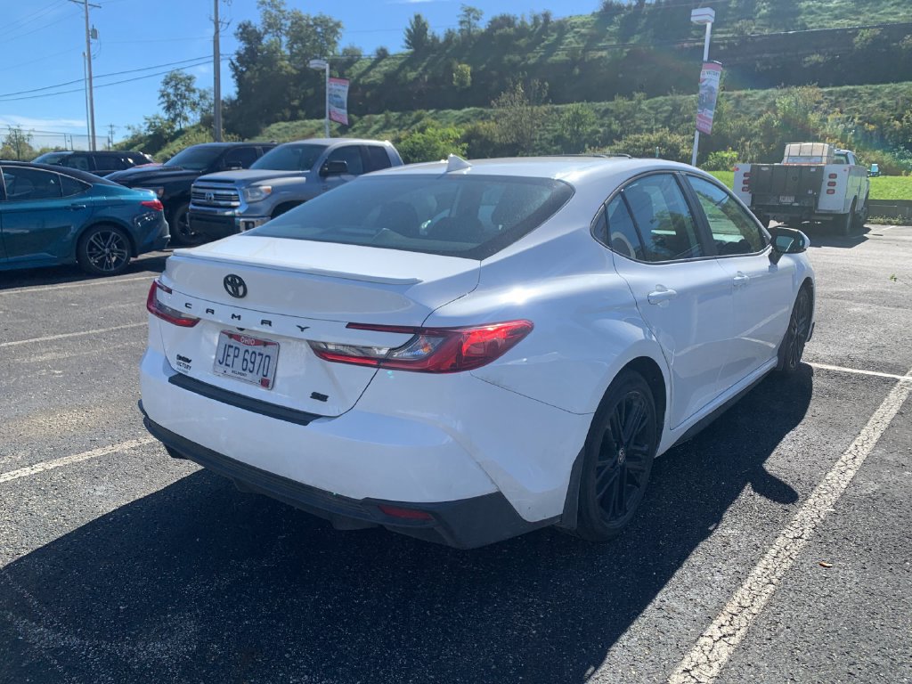 Used 2025 Toyota Camry SE w/ Convenience Package FWD image 3
