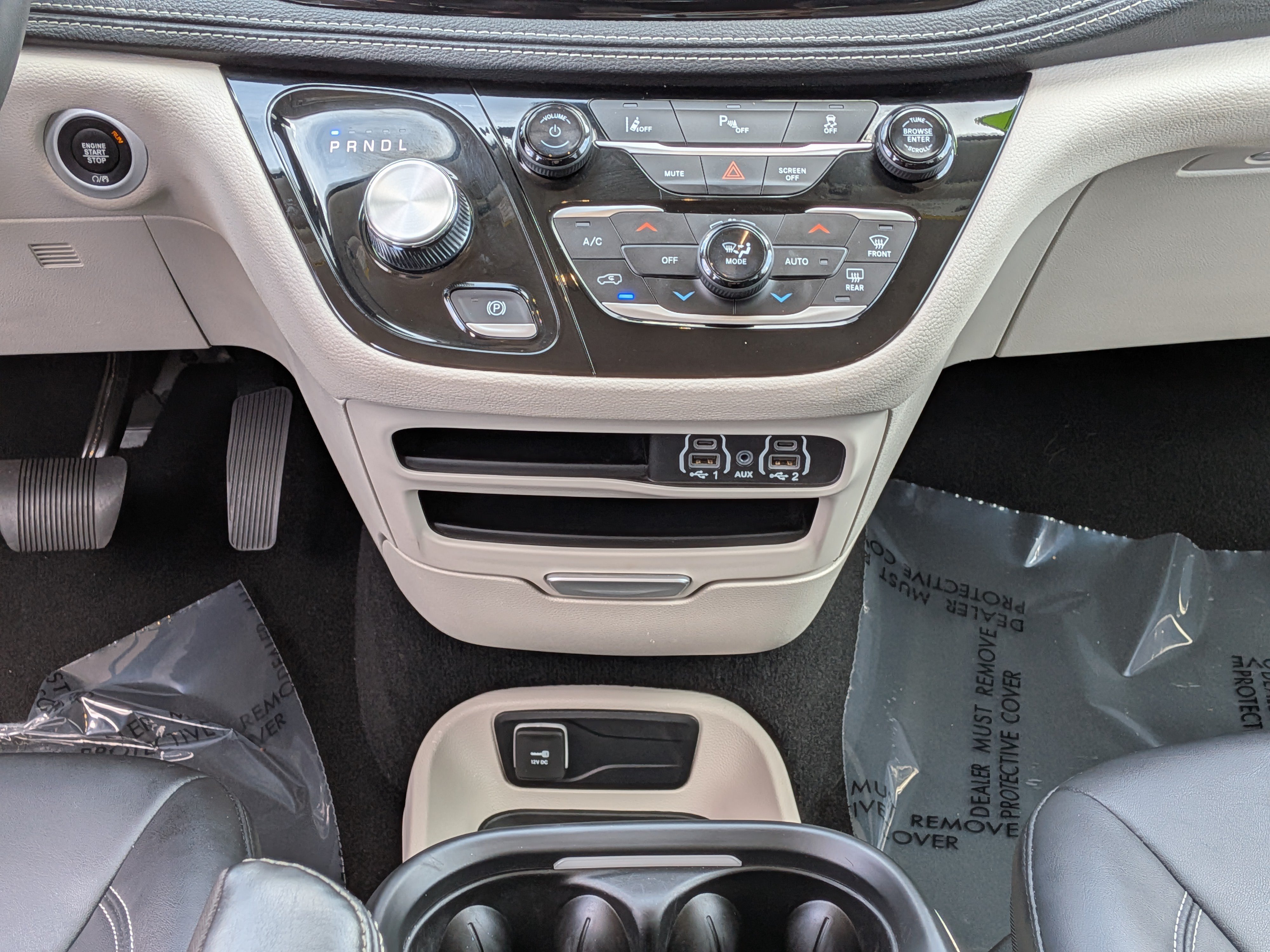 Used 2024 Chrysler Pacifica Limited FWD image 22