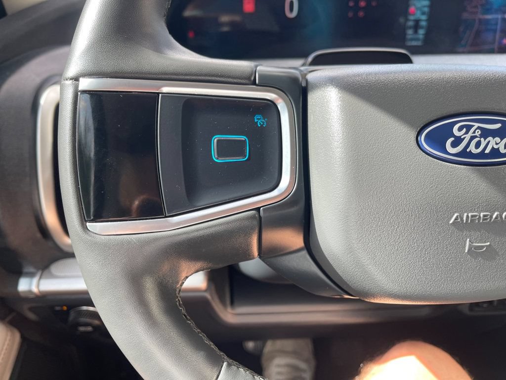 Used 2025 Ford Expedition Active AWD/4WD image 18