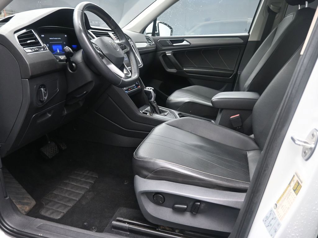 Used 2022 Volkswagen Tiguan SE FWD image 17
