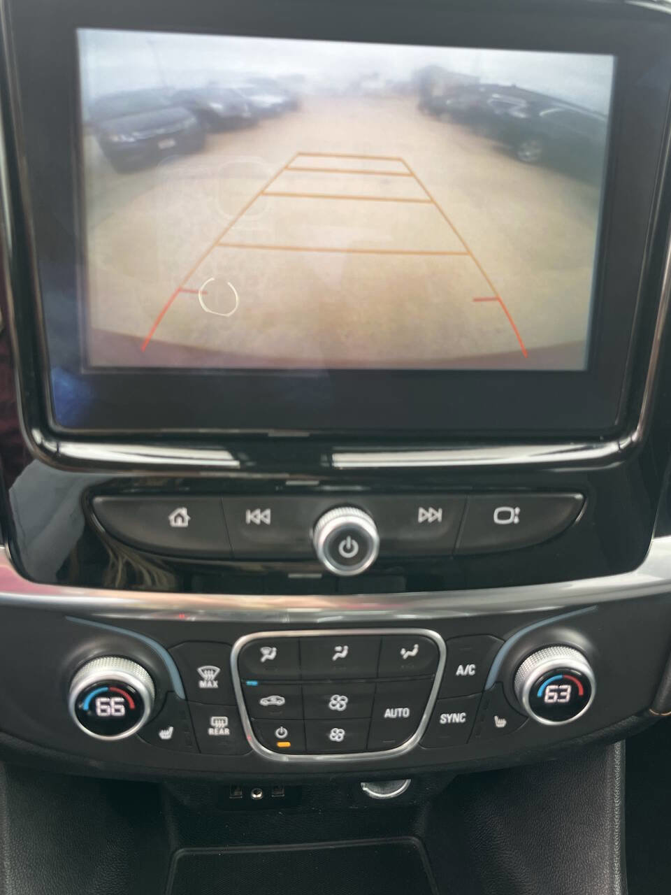 Used 2018 Chevrolet Traverse LT image 24