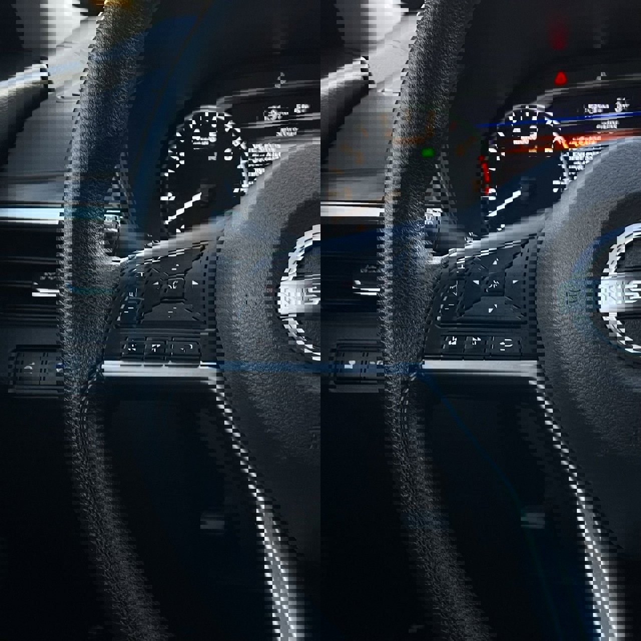 Used 2025 Nissan Altima 2.5 SV image 13