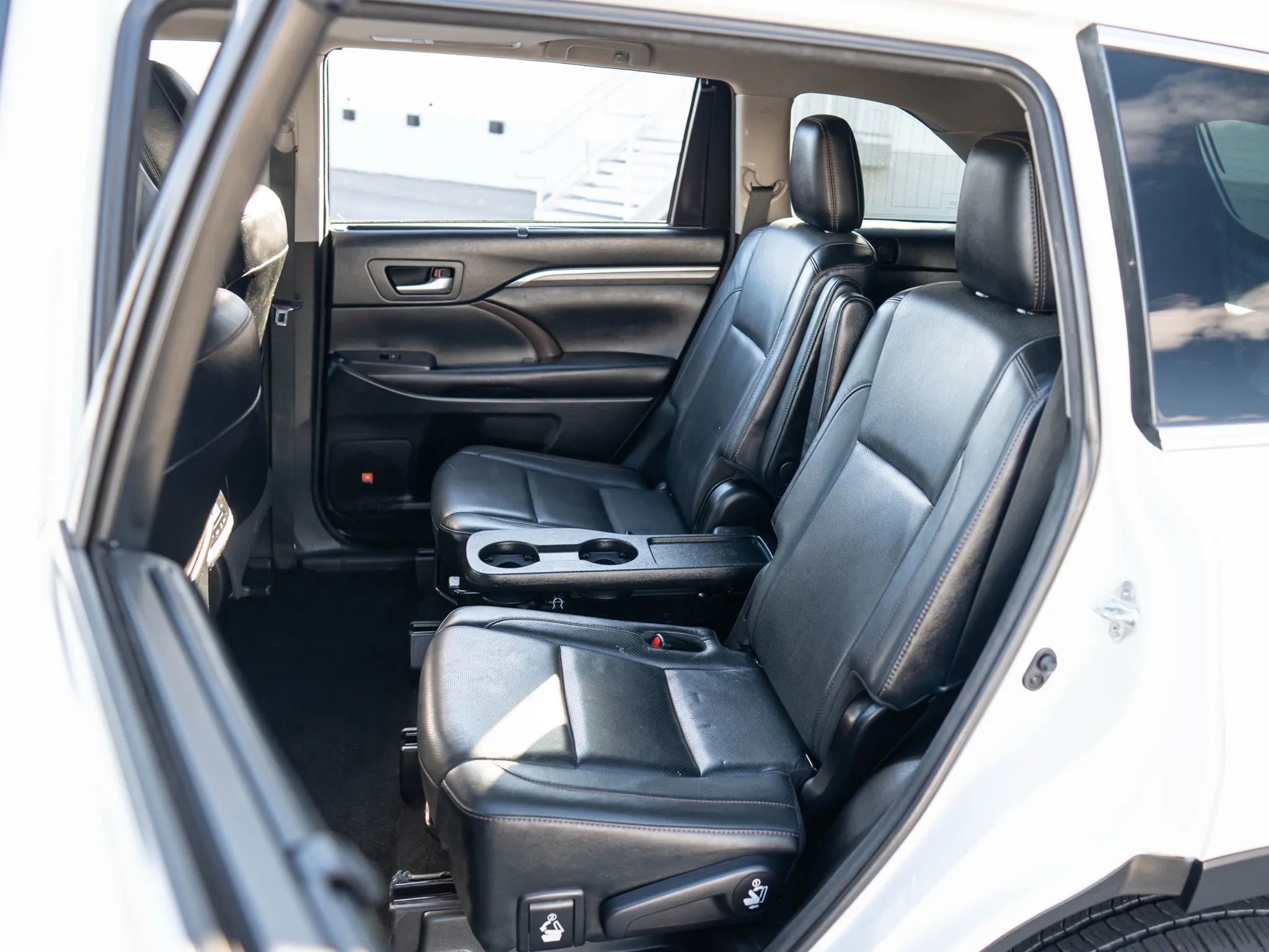 Used 2017 Toyota Highlander Limited image 23