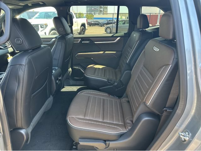 New 2026 GMC Acadia Denali Ultimate w/ LPO, Floor Liner Package AWD/4WD image 27