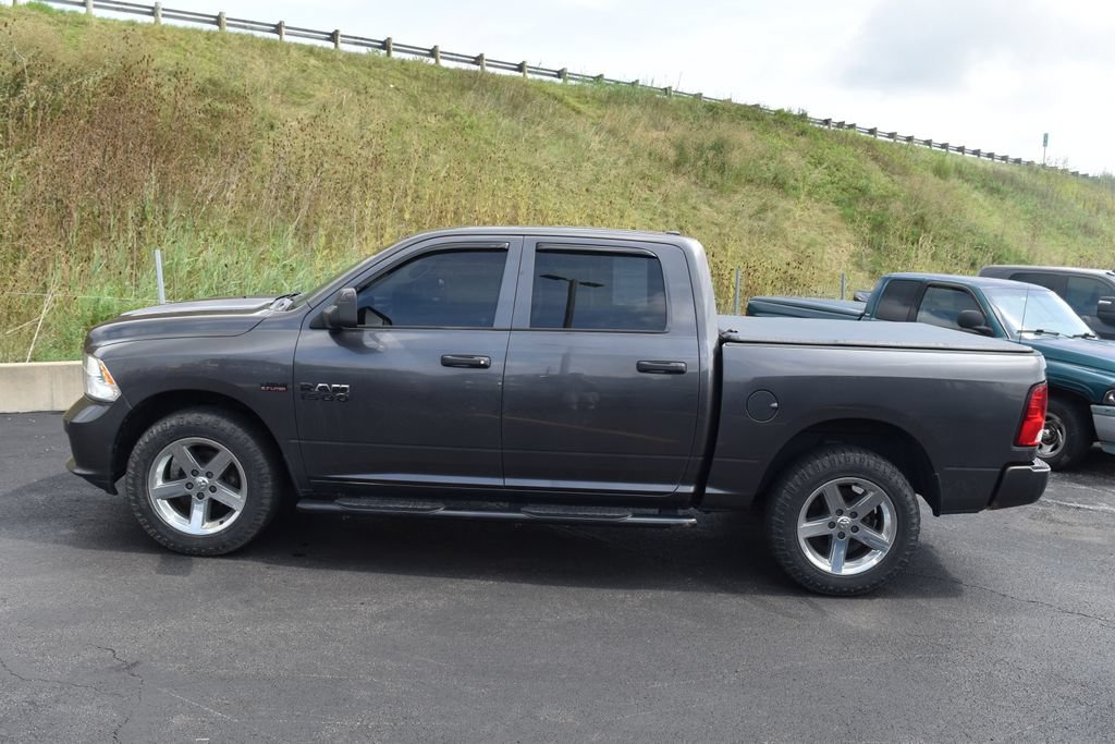 Used 2017 RAM 1500 Express w/ Express Value Package AWD/4WD image 4