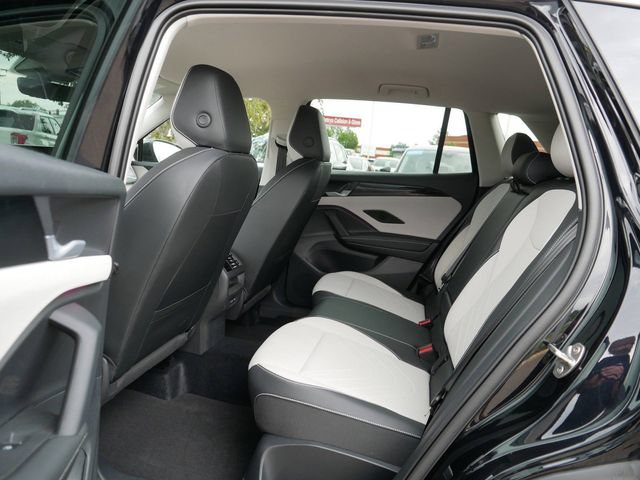 Certified 2025 Volkswagen Tiguan SE AWD/4WD image 17