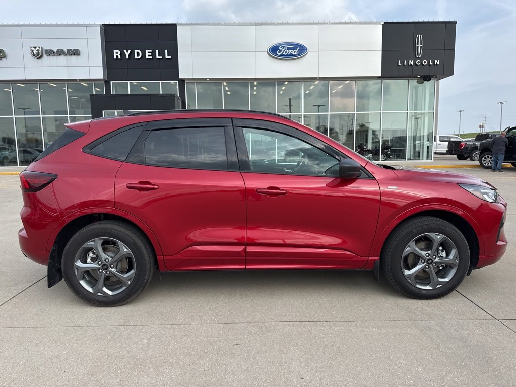 Certified 2024 Ford Escape ST-Line image 2