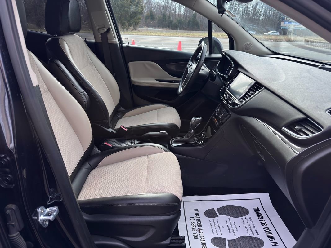 Used 2021 Buick Encore Preferred image 29