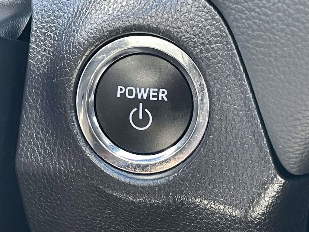 Used 2025 Toyota RAV4 XLE image 32