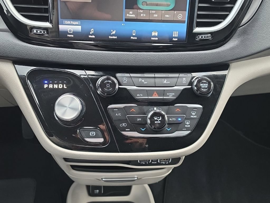 Used 2024 Chrysler Pacifica Touring-L FWD image 15