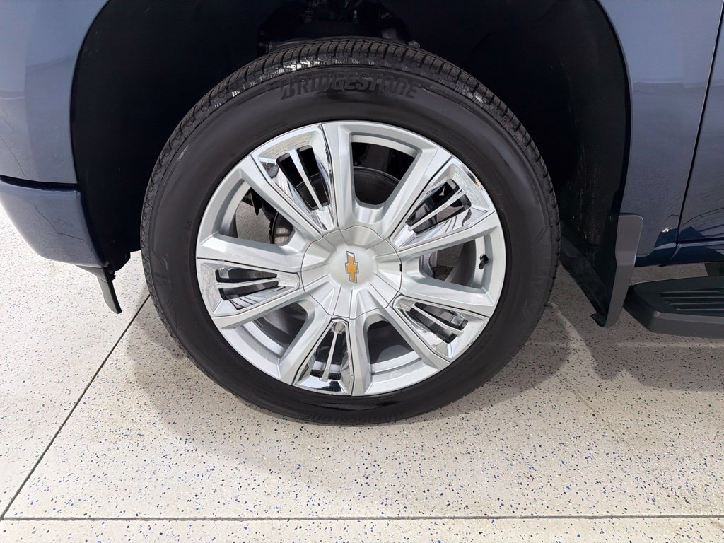 Used 2023 Chevrolet Silverado 1500 High Country w/ High Country Premium Package AWD/4WD image 31