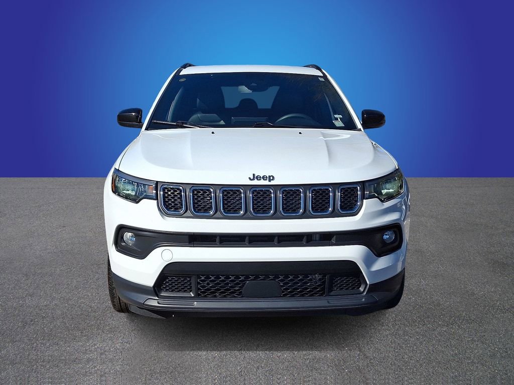 Used 2024 Jeep Compass Latitude image 2