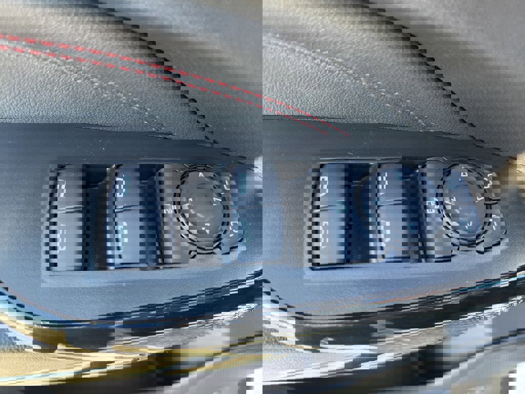 New 2026 Chevrolet Trax RS w/ Sunroof Package image 7