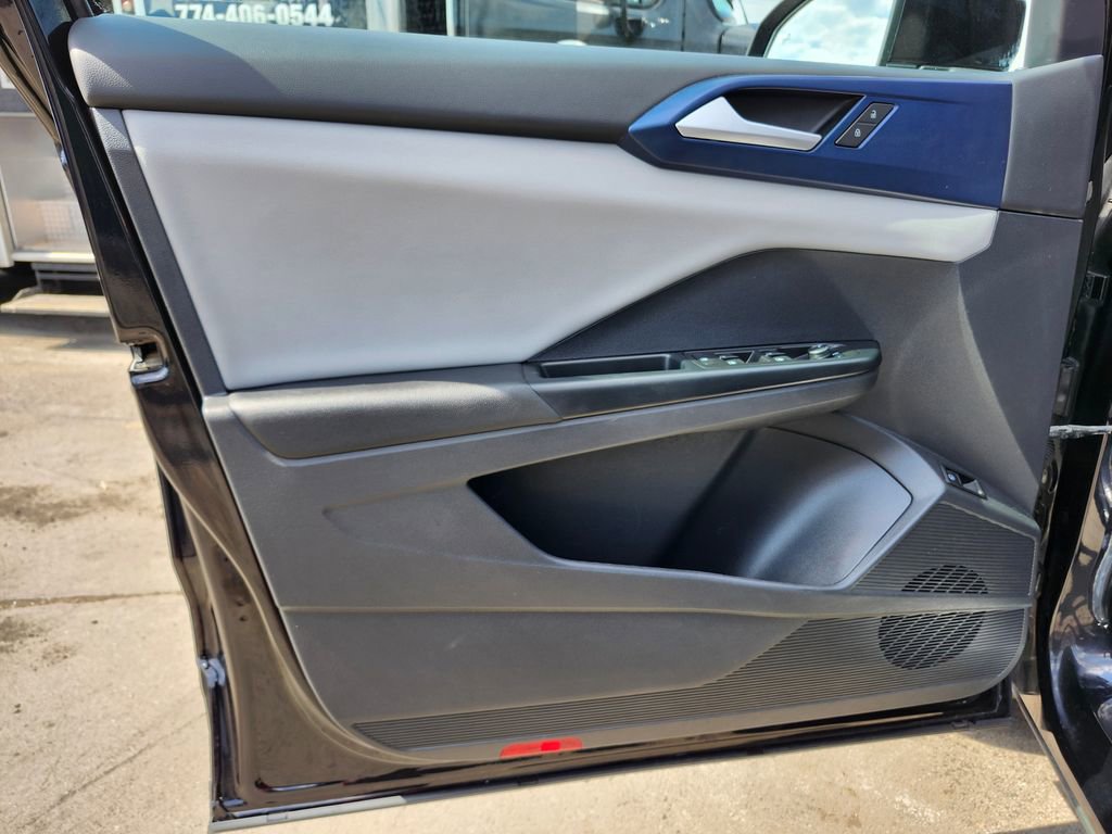 Certified 2022 Volkswagen Taos SE w/ Panoramic Sunroof Package image 13