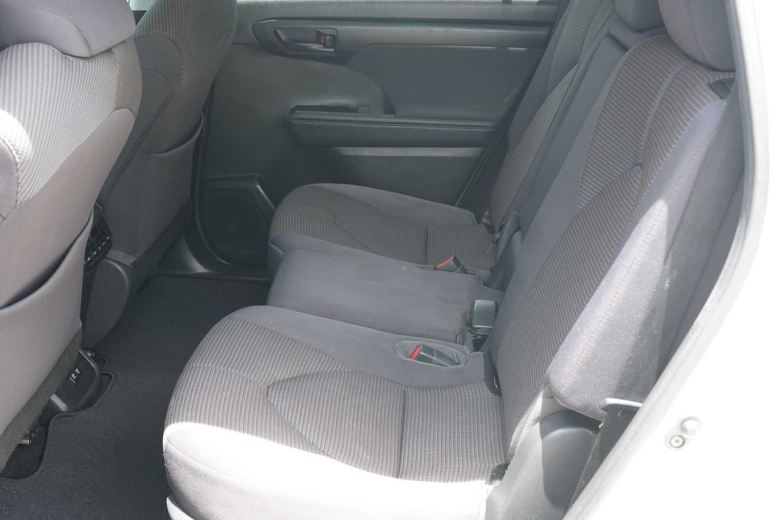 Used 2021 Toyota Highlander L FWD image 19