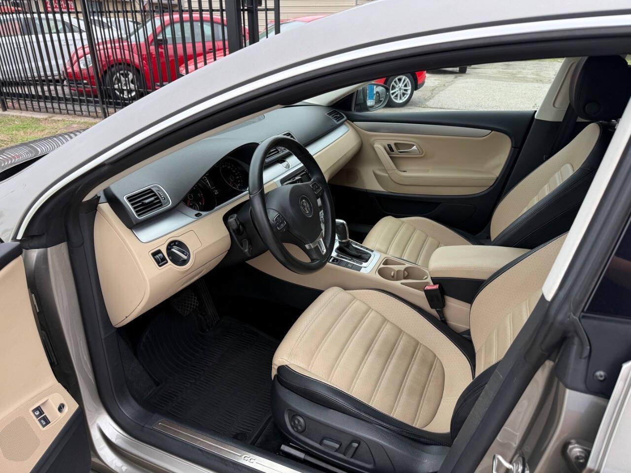 Used 2013 Volkswagen CC Sport FWD image 11