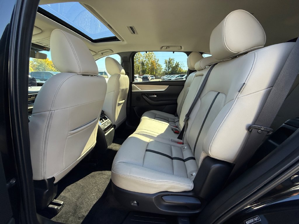 Used 2024 MAZDA CX-90 3.3 Turbo w/ Preferred Package AWD/4WD image 25