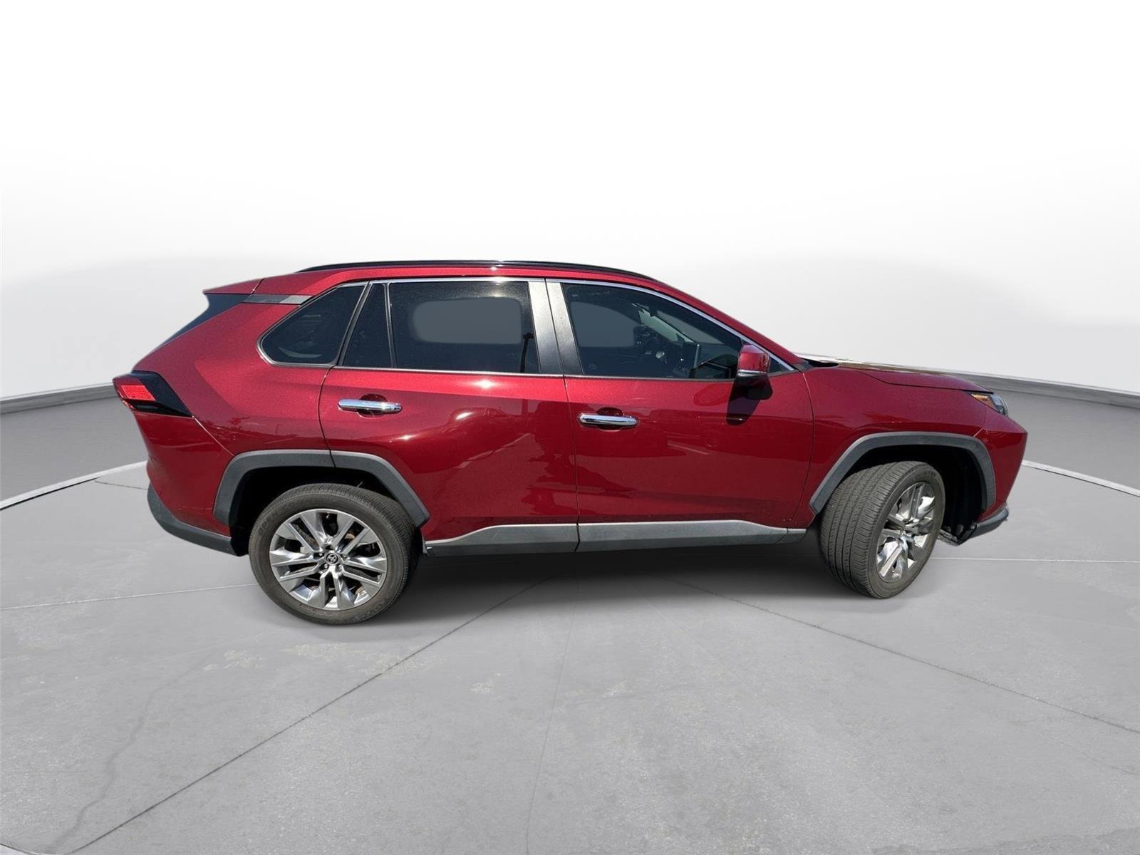 Used 2023 Toyota RAV4 XLE Premium image 5