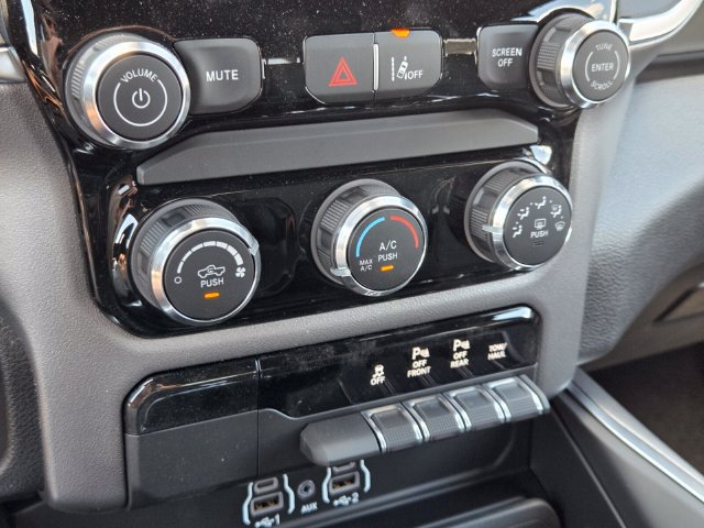 New 2026 RAM 1500 Express AWD/4WD image 18